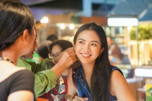 How to Navigate the Local Jewelry Market for Quick Sales